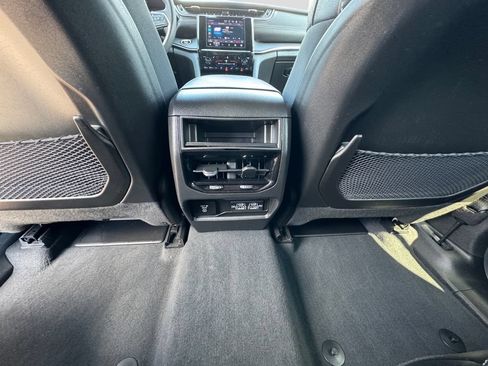 Used 2023 Jeep Grand Cherokee Altitude AWD/4WD image 13