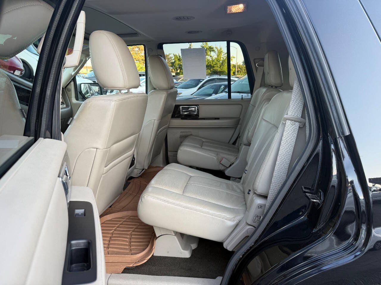 Used 2016 Lincoln Navigator Select AWD/4WD image 11