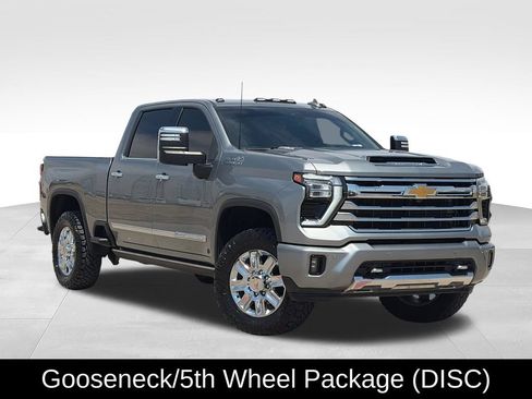 Used 2024 Chevrolet Silverado 2500 High Country w/ High Country Premium Package AWD/4WD image 2