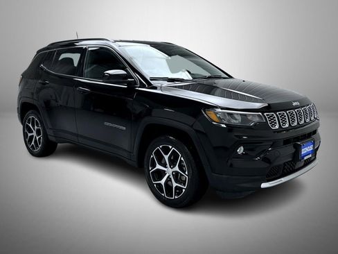 Used 2024 Jeep Compass Limited image 3