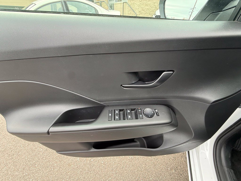 Certified 2025 Hyundai Kona SEL FWD image 9