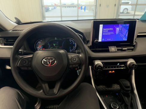 Used 2025 Toyota RAV4 LE AWD/4WD image 25