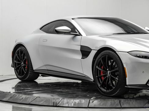 Used 2019 Aston Martin V8 Vantage Coupe RWD image 29
