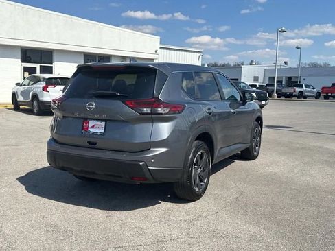 Used 2025 Nissan Rogue SV image 4