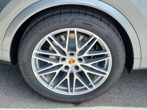 New 2026 Porsche Cayenne Coupe AWD/4WD image 14