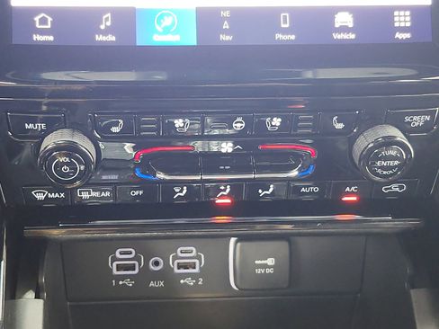 Used 2023 Jeep Grand Cherokee Overland AWD/4WD image 36