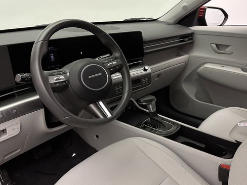 Used 2025 Hyundai Kona SEL image 8