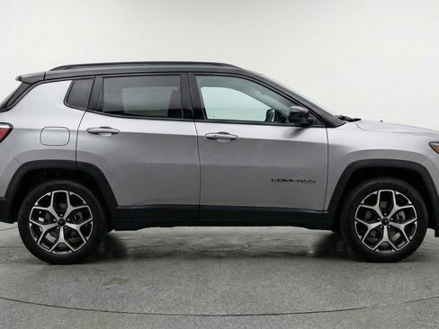 Used 2025 Jeep Compass Limited AWD/4WD image 9