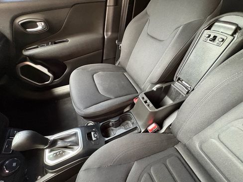 Used 2021 Jeep Renegade Latitude AWD/4WD image 31