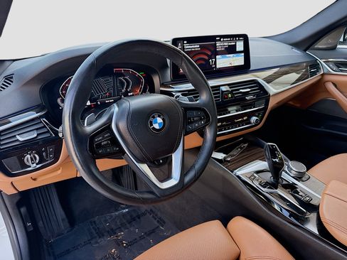 Used 2022 BMW 530i xDrive w/ Premium Package AWD/4WD image 9