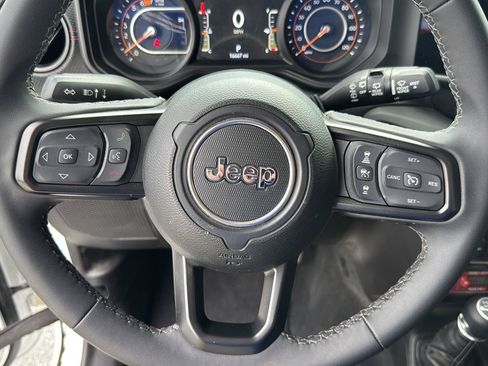 Used 2026 Jeep Wrangler Unlimited Rubicon AWD/4WD image 12