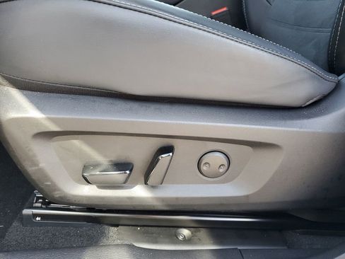 Used 2025 Mitsubishi Outlander SE image 16