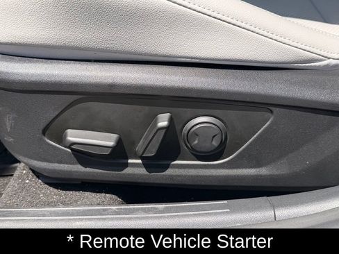 Used 2025 Hyundai Elantra Limited FWD image 17
