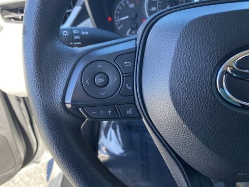 Used 2020 Toyota Corolla LE image 32