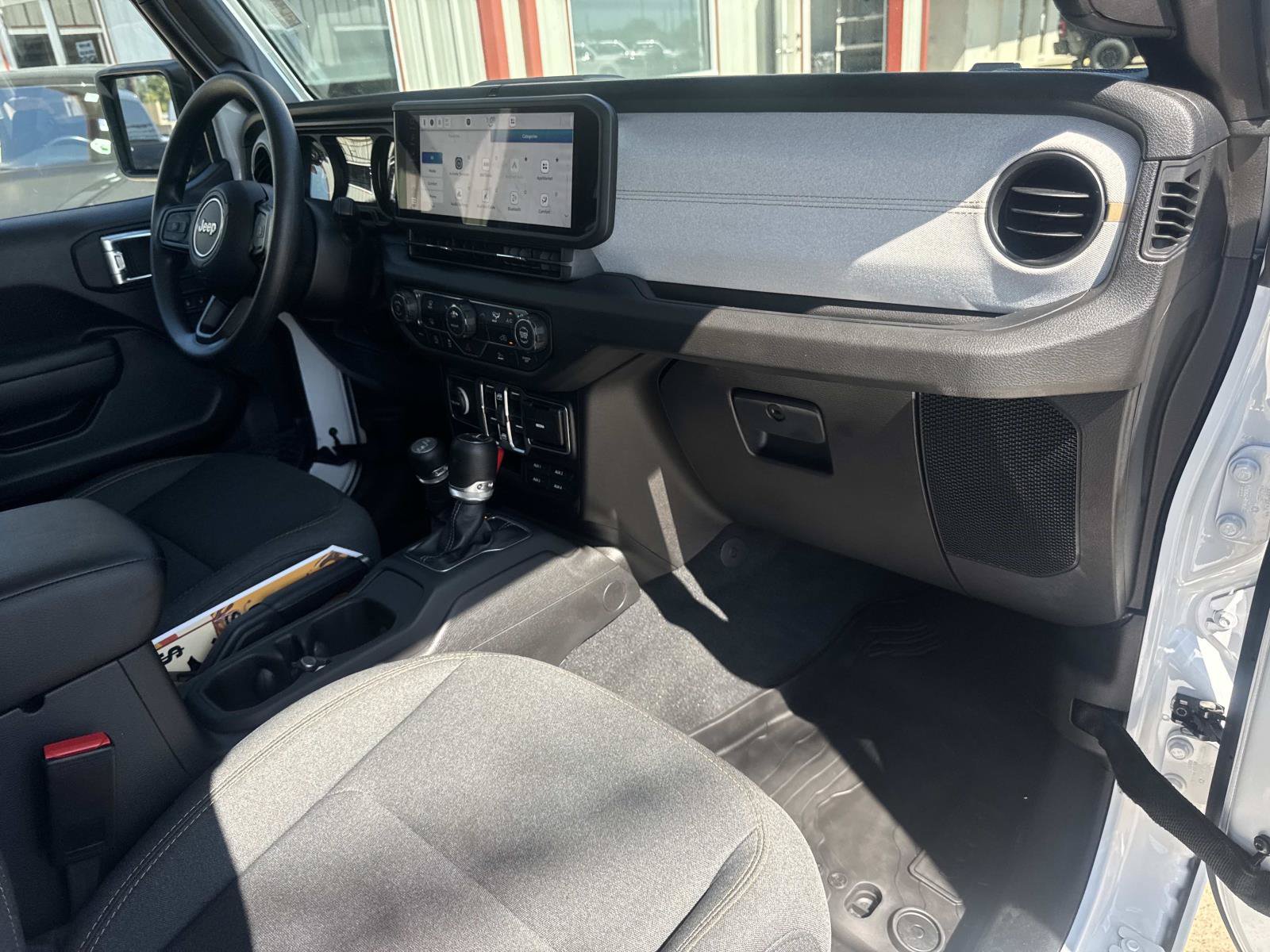Used 2026 Jeep Gladiator Sport AWD/4WD image 12