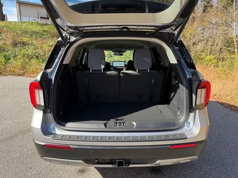 Used 2025 Ford Explorer Active w/ Active Comfort Package image 15