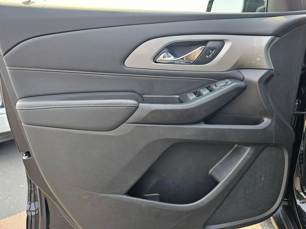 Used 2020 Chevrolet Traverse LS FWD image 20