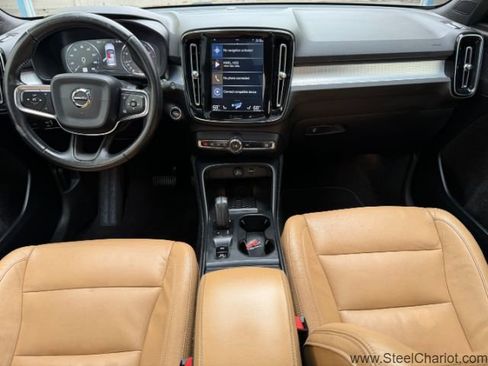 Used 2019 Volvo XC40 T5 Momentum image 12