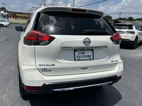 Used 2017 Nissan Rogue SV AWD/4WD image 12