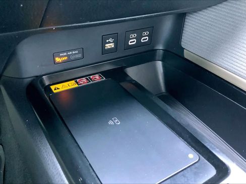 Used 2025 Toyota Camry SE w/ Convenience Package image 28