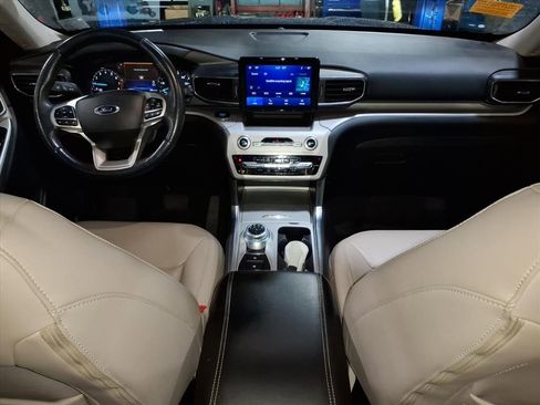 Certified 2022 Ford Explorer XLT w/ Equipment Group 202A image 8