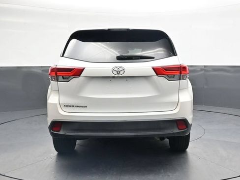 Used 2018 Toyota Highlander LE FWD image 5