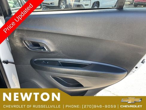 Used 2022 Chevrolet Trax LT AWD/4WD image 37