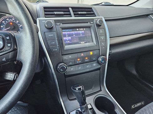 Used 2016 Toyota Camry LE image 11