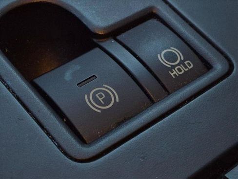 Used 2022 Toyota Highlander LE FWD image 16