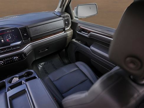 Used 2025 GMC Sierra 1500 SLT image 26