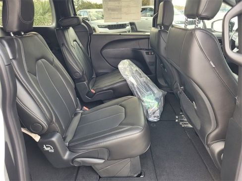 New 2026 Chrysler Voyager LX image 14