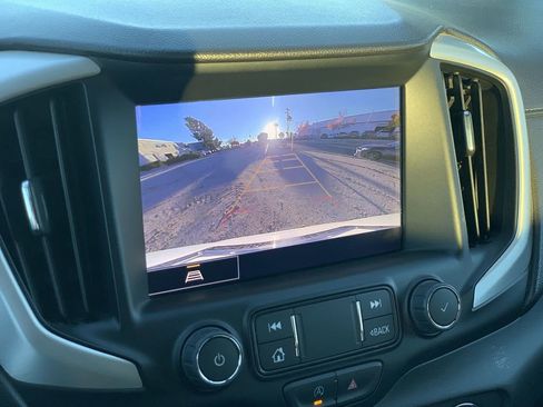 Used 2023 GMC Terrain SLT image 12