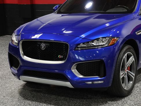 Used 2019 Jaguar F-PACE S image 13
