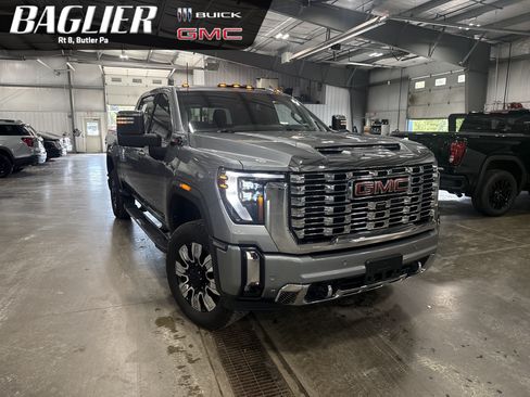 Used 2025 GMC Sierra 3500 Denali w/ Denali Reserve Package AWD/4WD image 1