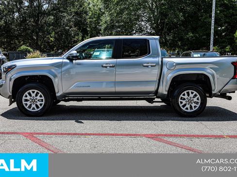Used 2024 Toyota Tacoma SR5 AWD/4WD image 9