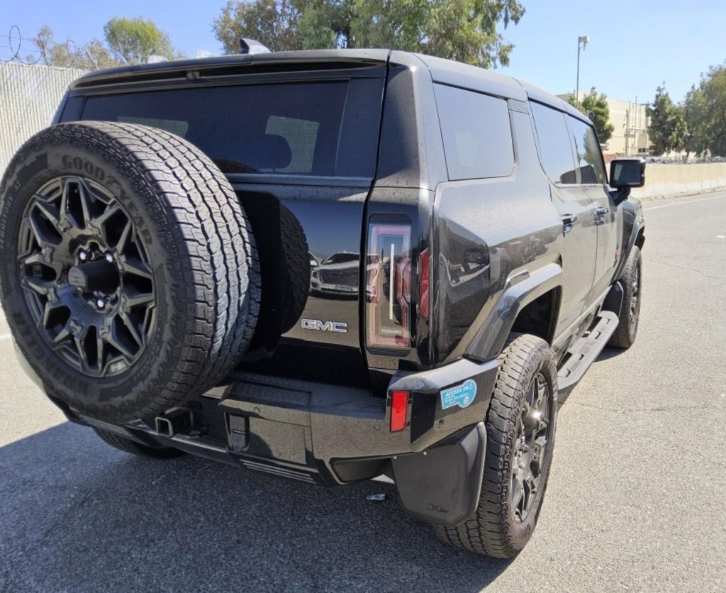 Used 2024 GMC Hummer EV 2X w/ LPO, Sport Package AWD/4WD image 6