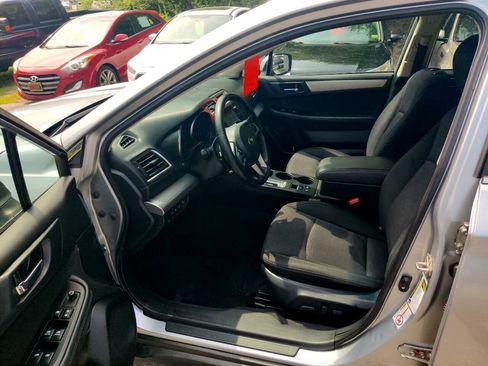 Used 2016 Subaru Outback 2.5i Premium image 12