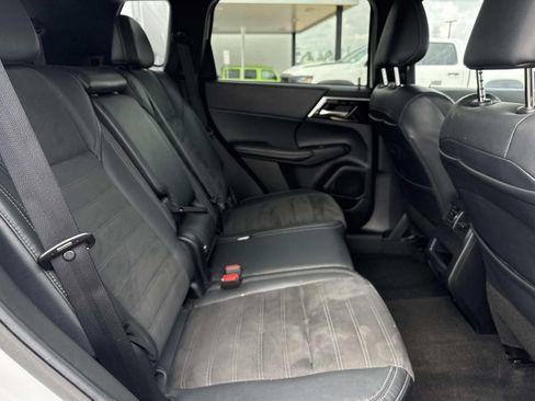 Used 2023 Mitsubishi Outlander SE AWD/4WD image 9