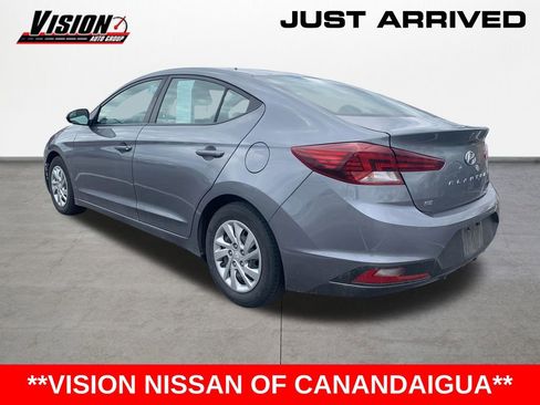 Used 2019 Hyundai Elantra SE w/ Cargo Package FWD image 2