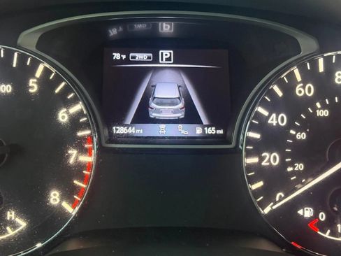 Used 2019 Nissan Pathfinder SL AWD/4WD image 16