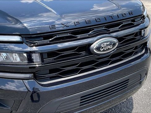 Certified 2023 Ford Expedition Limited RWD image 29
