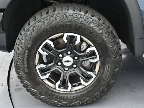 Used 2023 Chevrolet Silverado 1500 ZR2 w/ Technology Package image 37