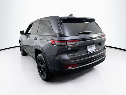 Used 2023 Jeep Grand Cherokee Altitude image 7