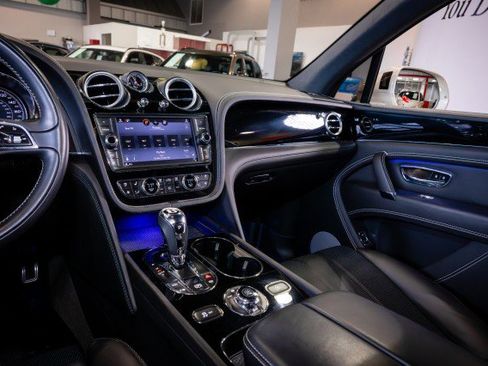 Used 2018 Bentley Bentayga image 33