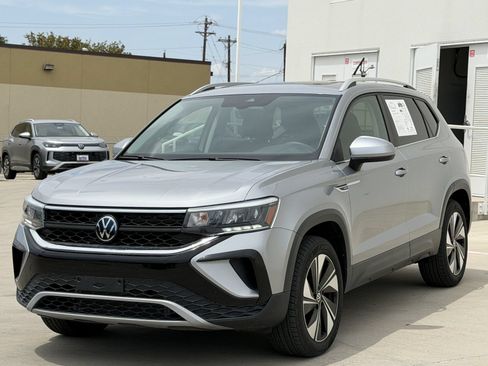 Used 2024 Volkswagen Taos SE AWD/4WD image 8