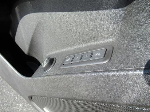 Used 2019 Chevrolet Equinox Premier image 29