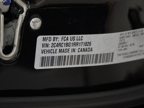 Certified 2024 Chrysler Pacifica Touring-L FWD image 52