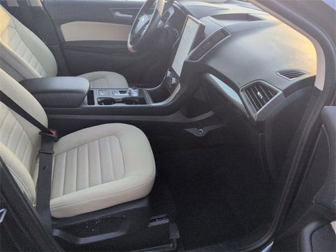 Used 2024 Ford Edge SE image 29