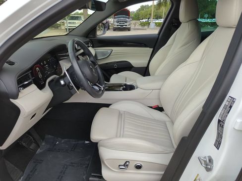 Used 2023 Maserati Grecale Modena AWD/4WD image 19
