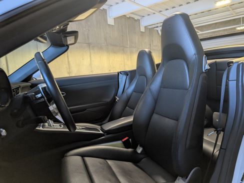 Used 2018 Porsche 911 Carrera 4S image 5